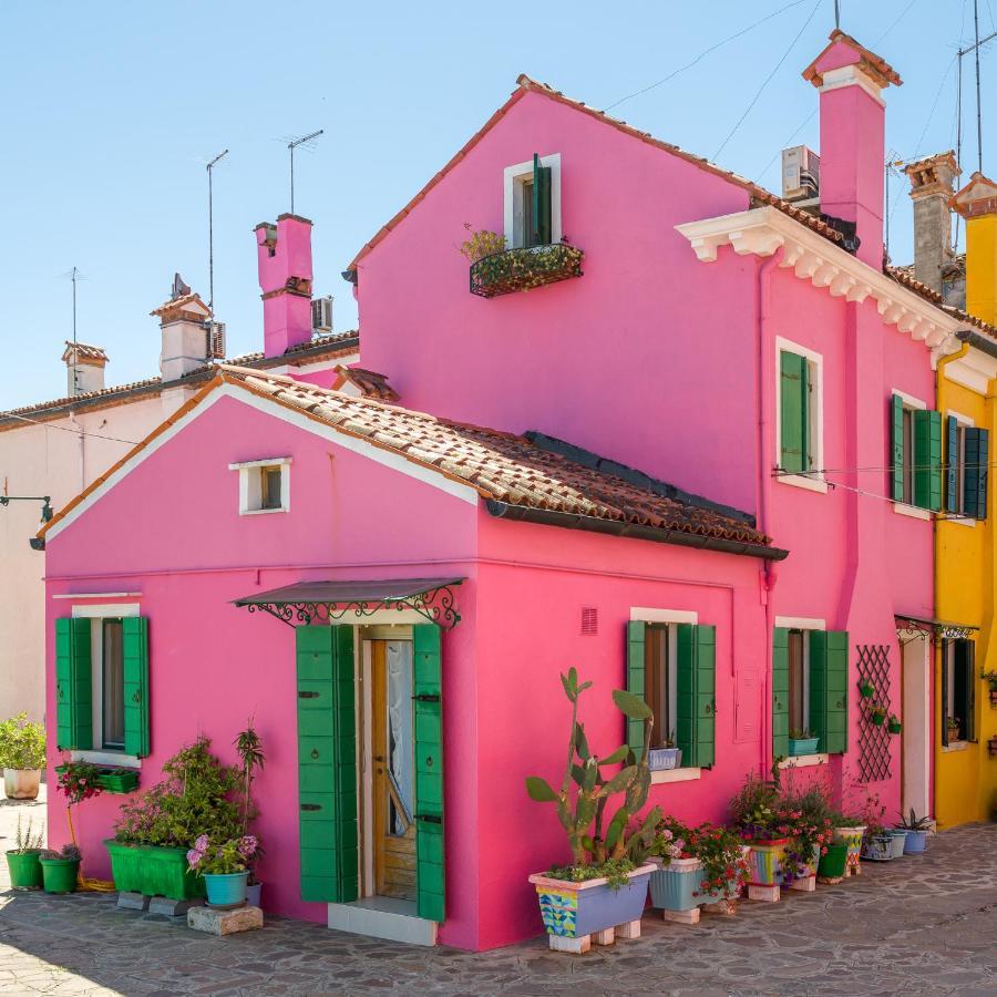 Night Galleria Holiday Home - Bed & Art In Burano - The Pink House Exterior photo