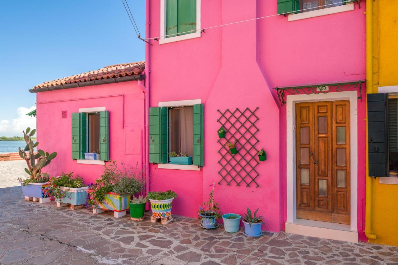 Night Galleria Holiday Home - Bed & Art In Burano - The Pink House Exterior photo